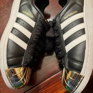 *RARE* Adidas Superstar w/ Gold Metal Toe